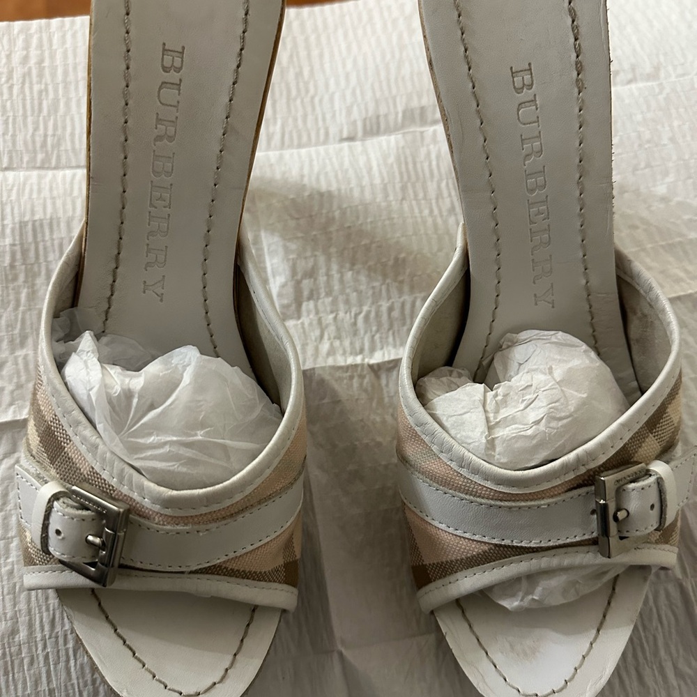 Burberry White and Tan Mules with Buckle Detail